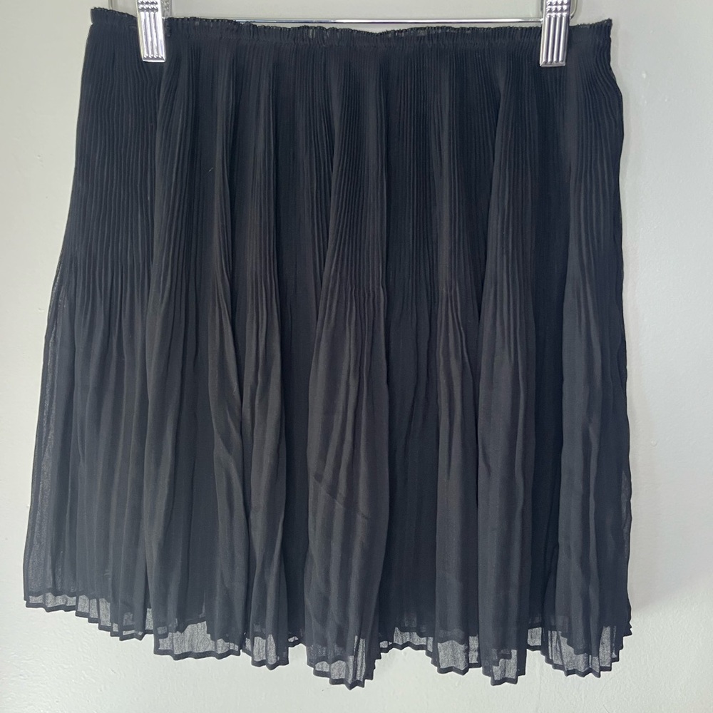 H&M Black Mini Crinkle Pleated Layered Mini Skirt Women’s Size 6